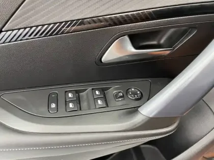 Photo 31 Peugeot 2008  PureTech 130 S&S EAT8