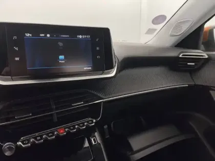 Photo 27 Peugeot 2008  PureTech 130 S&S EAT8