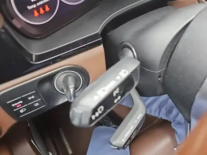 Photo 18 Porsche Cayenne  E-Hybrid 3.0 V6 462 ch Tiptronic BVA