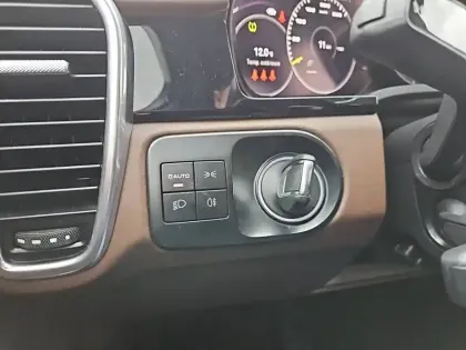 Photo 16 Porsche Cayenne  E-Hybrid 3.0 V6 462 ch Tiptronic BVA