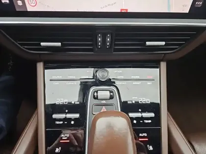 Photo 76 Porsche Cayenne  E-Hybrid 3.0 V6 462 ch Tiptronic BVA