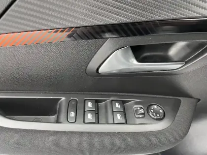 Photo 31 Peugeot 208  PureTech 75 S&S BVM5