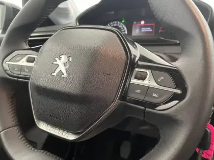 Photo 28 Peugeot 208  PureTech 75 S&S BVM5