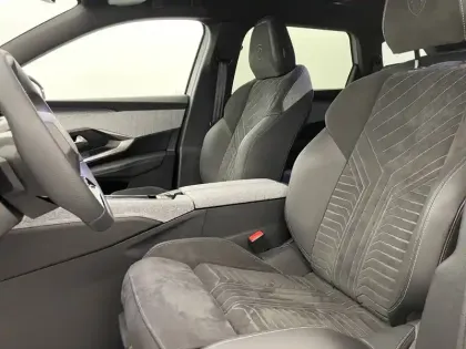 Photo 13 Peugeot 5008  Hybrid 145 e-DCS6