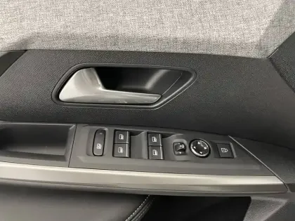 Photo 31 Peugeot 5008  Hybrid 145 e-DCS6