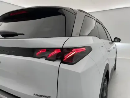 Photo 62 Peugeot 5008  Hybrid 145 e-DCS6