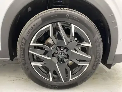 Photo 16 Peugeot 5008  Hybrid 145 e-DCS6