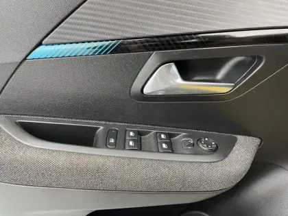 Photo 31 Peugeot 208  Electrique 50 kWh 136ch