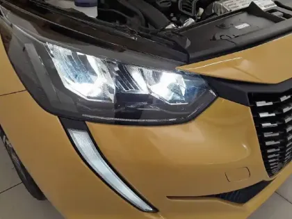 Photo 55 Peugeot 208  PureTech 100 S&S BVM6