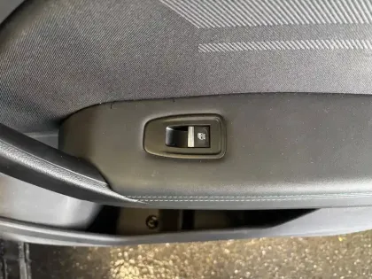 Photo 20 Renault Captur  E-Tech full hybrid 145 ch