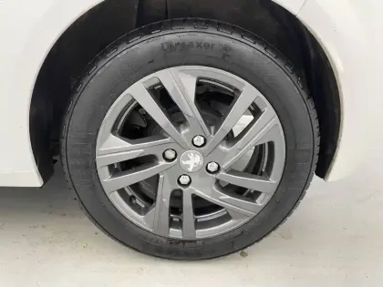 Photo 79 Peugeot 208  PureTech 75 S&S BVM5