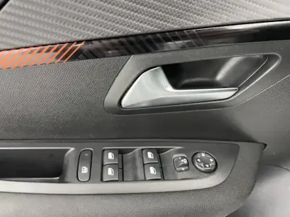 Photo 95 Peugeot 208  PureTech 75 S&S BVM5