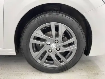 Photo 81 Peugeot 208  PureTech 75 S&S BVM5