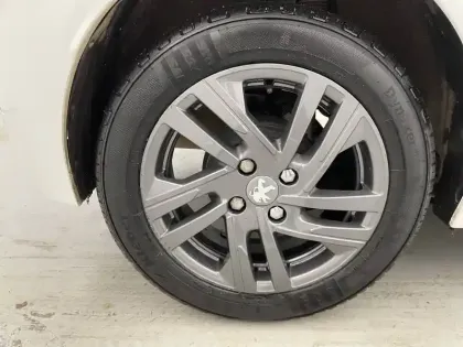 Photo 18 Peugeot 208  PureTech 75 S&S BVM5