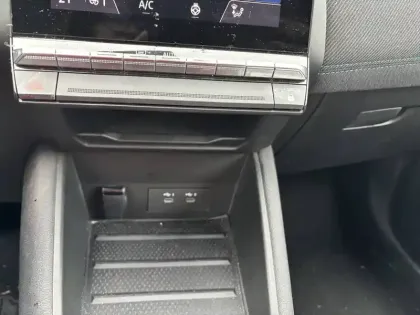 Photo 76 Renault Captur  E-Tech full hybrid 145 ch