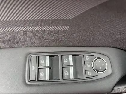 Photo 26 Renault Captur  E-Tech full hybrid 145 ch