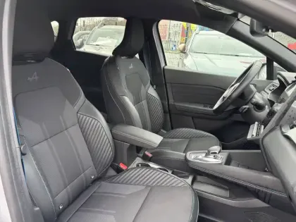 Photo 13 Renault Captur  E-Tech full hybrid 145 ch