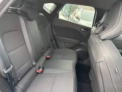 Photo 17 Renault Captur  E-Tech full hybrid 145 ch