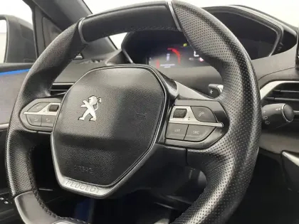 Photo 98 Peugeot 3008  Hybrid 225 e-EAT8