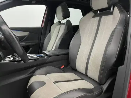 Photo 81 Peugeot 3008  Hybrid 225 e-EAT8