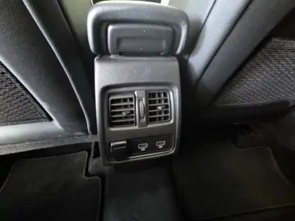 Photo 25 Renault Captur  TCe 140 EDC - 21