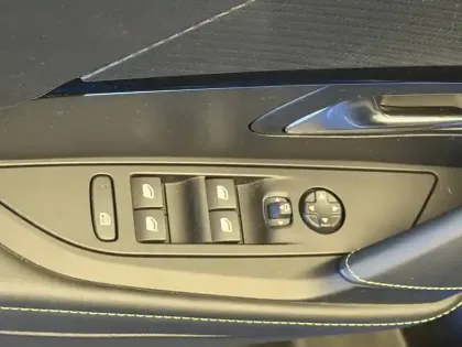 Photo 12 Peugeot 208  PureTech 130 S&S EAT8