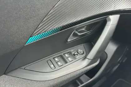 Photo 20 Peugeot 2008  PureTech 100 S&S BVM6