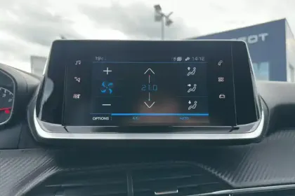 Photo 18 Peugeot 2008  PureTech 100 S&S BVM6