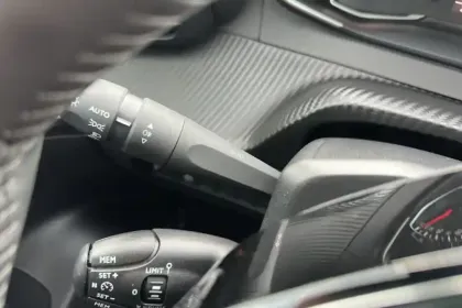 Photo 21 Peugeot 2008  PureTech 100 S&S BVM6