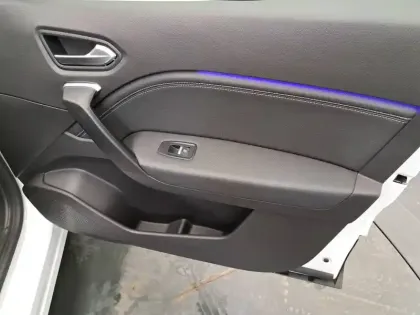 Photo 23 Renault Captur  E-Tech full hybrid 145