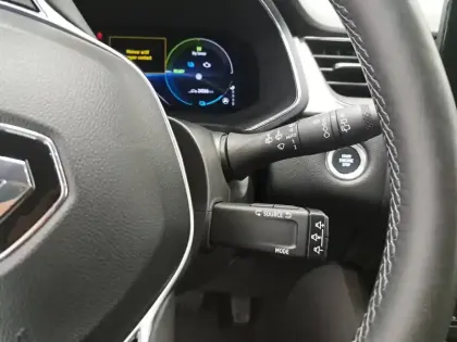 Photo 70 Renault Captur  E-Tech full hybrid 145