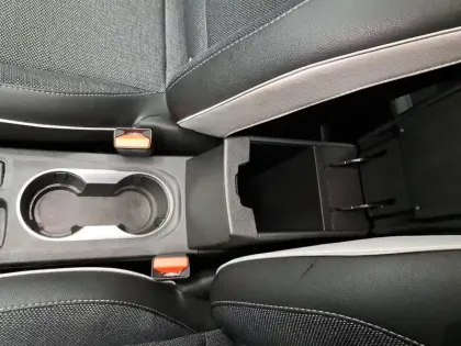 Photo 32 Renault Captur  E-Tech full hybrid 145