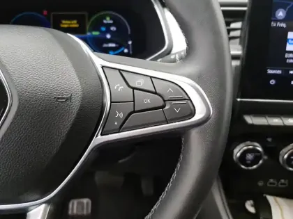 Photo 30 Renault Captur  E-Tech full hybrid 145