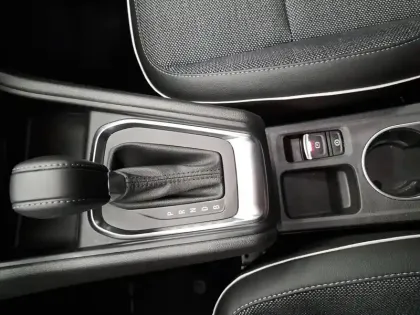 Photo 33 Renault Captur  E-Tech full hybrid 145