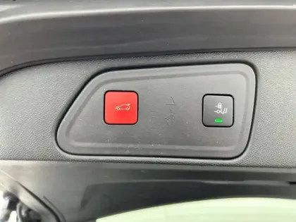 Photo 34 Peugeot 3008  Hybrid 225 e-EAT8