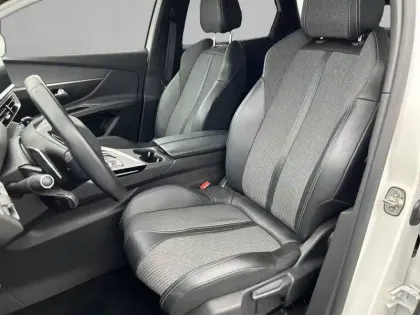 Photo 30 Peugeot 3008  Hybrid 225 e-EAT8