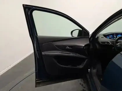 Photo 27 Peugeot 3008  Hybrid 225 e-EAT8