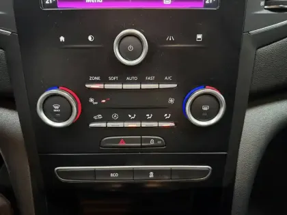 Photo 20 Renault Megane Mégane IV Berline dCi 110 Energy EDC