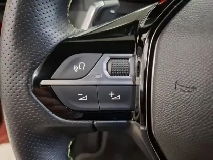 Photo 23 Peugeot 208  PureTech 100 S&S EAT8