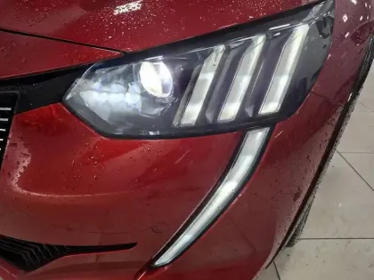 Photo 34 Peugeot 208  PureTech 100 S&S EAT8