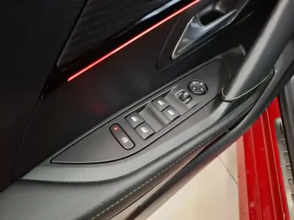 Photo 21 Peugeot 208  PureTech 100 S&S EAT8