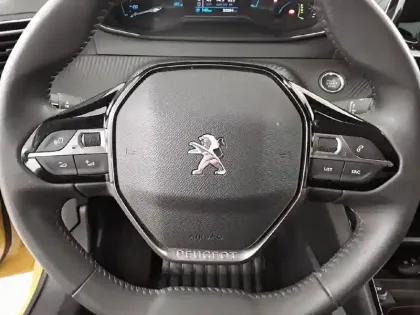 Photo 8 Peugeot 208  Electrique 50 kWh 136ch