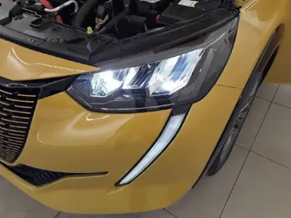 Photo 15 Peugeot 208  Electrique 50 kWh 136ch