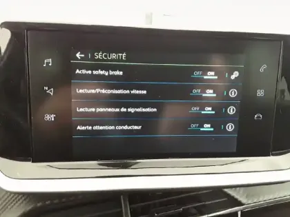 Photo 18 Peugeot 208  Electrique 50 kWh 136ch