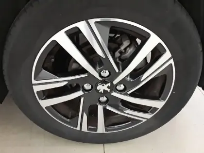 Photo 12 Peugeot 208  PureTech 100 S&S BVM6