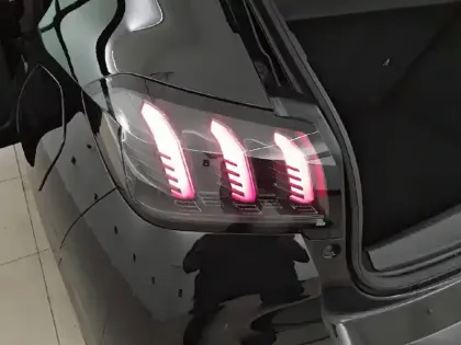 Photo 16 Peugeot 208  PureTech 100 S&S BVM6