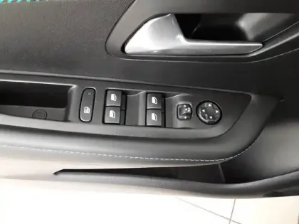 Photo 20 Peugeot 208  PureTech 100 S&S BVM6