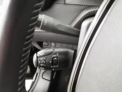 Photo 19 Peugeot 208  PureTech 100 S&S BVM6