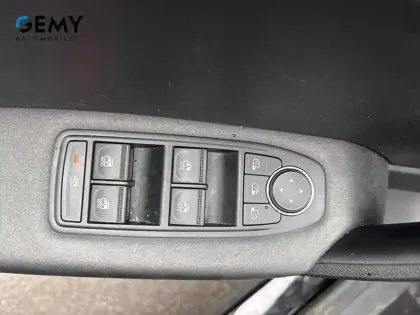 Photo 32 Renault Captur  E-Tech full hybrid 145