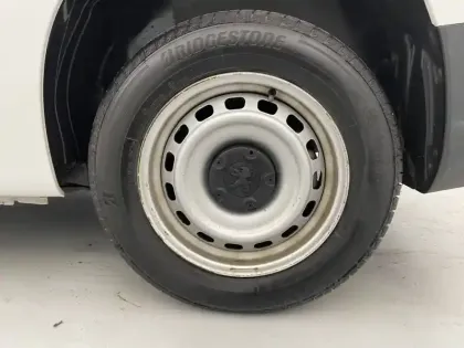 Photo 15 Peugeot Partner  FOURGON STANDARD 650 KG BLUEHDI 100 S&S BVM5